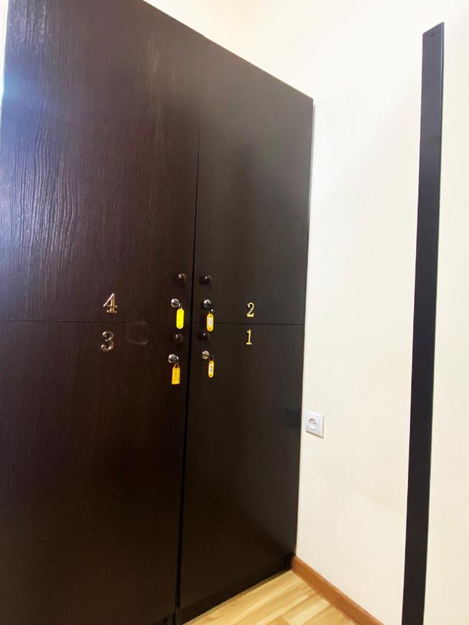 F&F Domino Hostel Yerevan Exterior foto